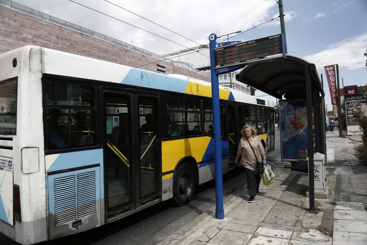 Διαμάχη στον ΟΑΣΑ λόγω απομάκρυνσης επιβάτη με γάτα από τον οδηγό του λεωφορείου