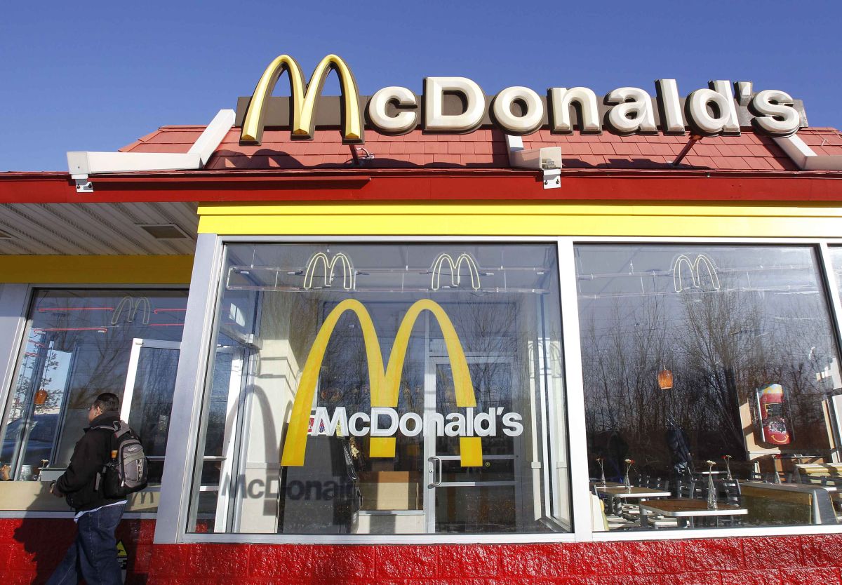 Θάνατος από μόλυνση E.coli μετά από κατανάλωση McDonald’s προκαλεί ανησυχία στις ΗΠΑ