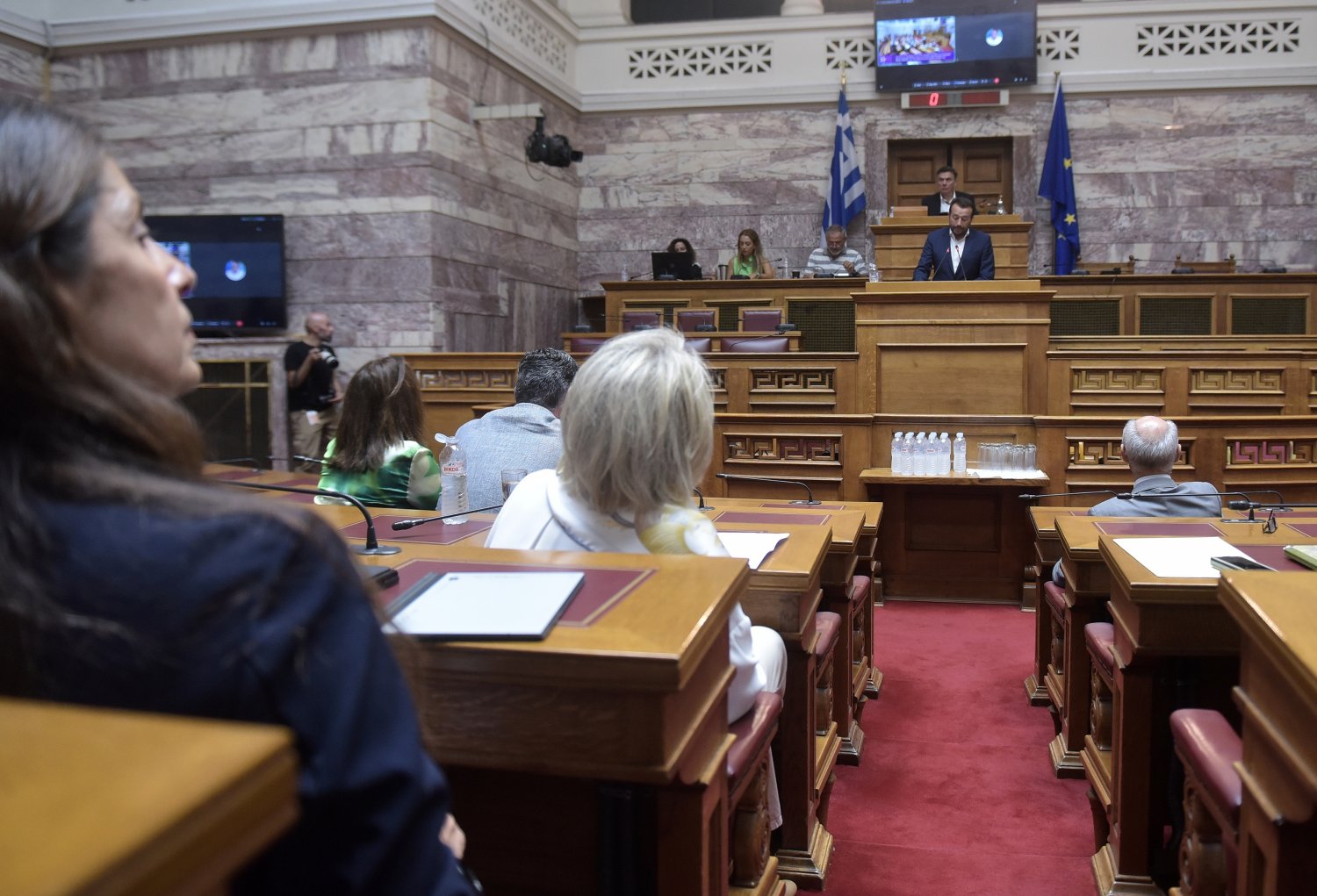 Αίτημα του ΣΥΡΙΖΑ για Ενημέρωση σχετικά με τις Τραπεζικές Προμήθειες και τα Επιτόκια