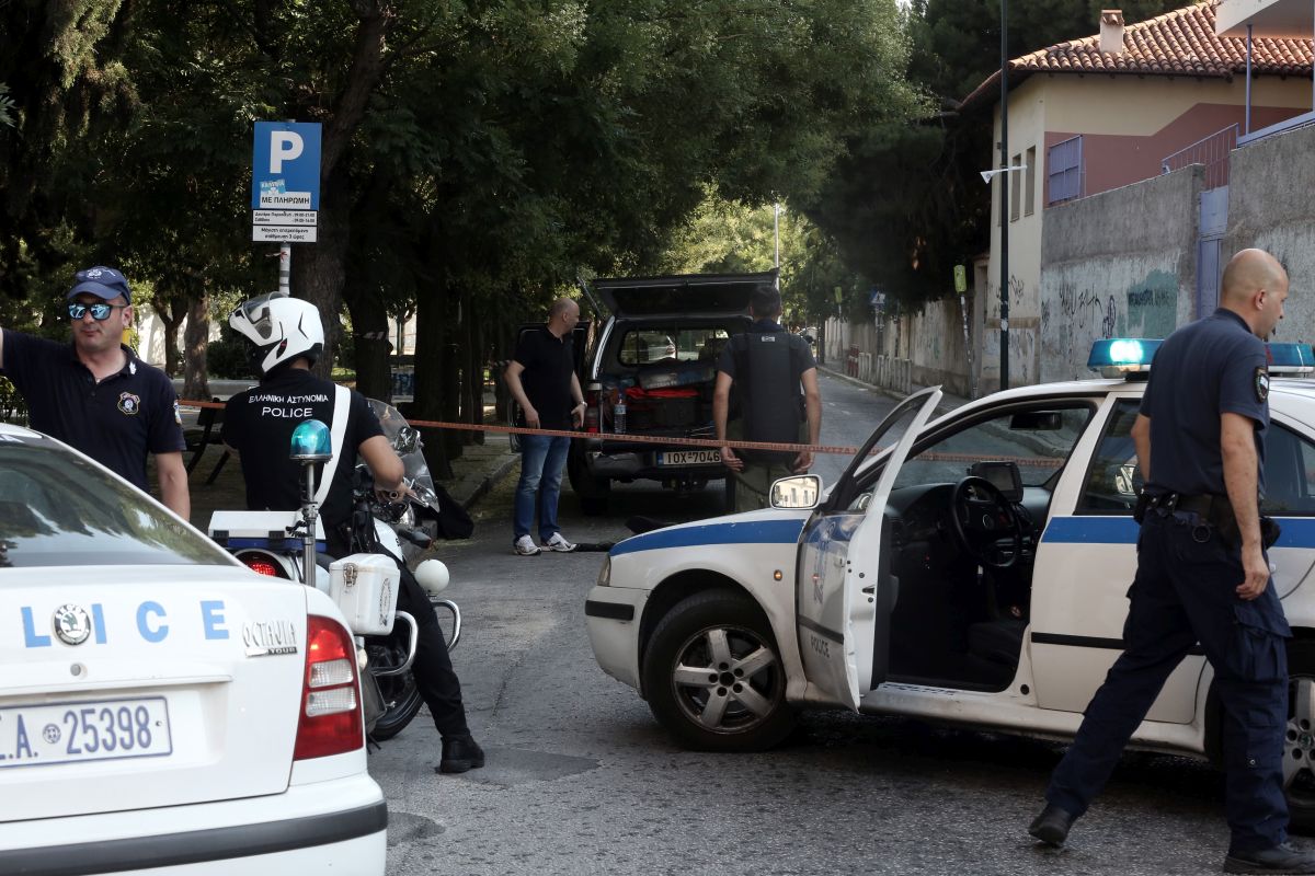 Συναγερμός στην Αστυνομία λόγω ύποπτου δέματος σε όχημα