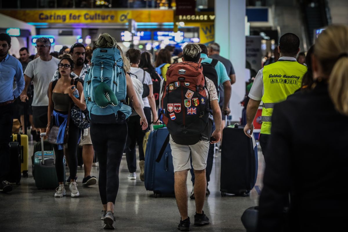 Εκκένωση του αεροδρομίου του Μπέρμιγχαμ λόγω ύποπτου οχήματος